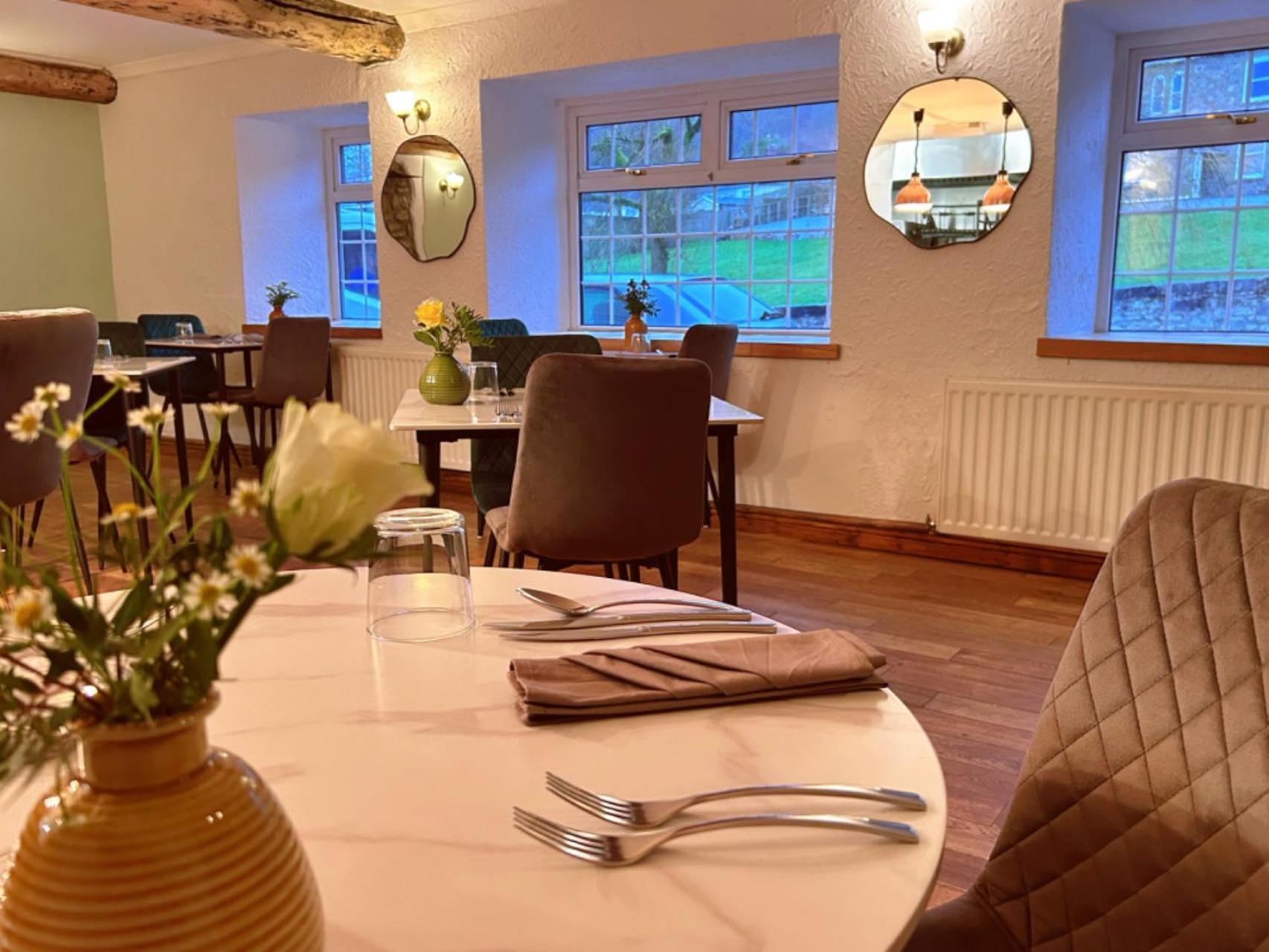 Penybont Restaurant + Inn 카마던 외부 사진
